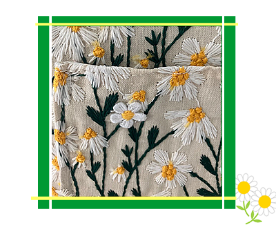 白の刺繍が可愛いハンドバッグ